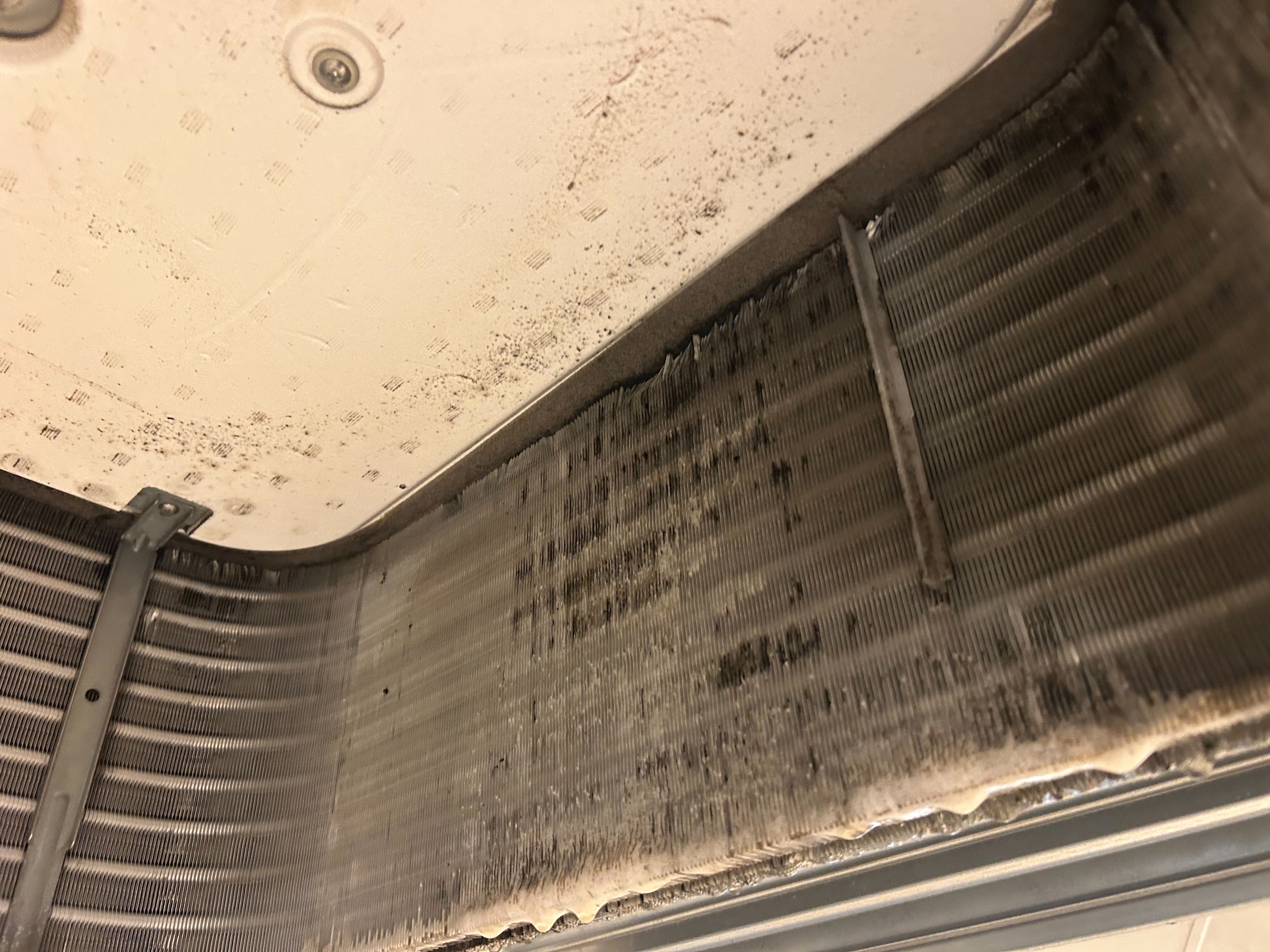 清掃前のエアコン3